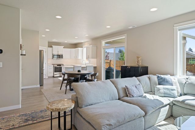 61364 SE Matthew Street, Bend, OR 97702