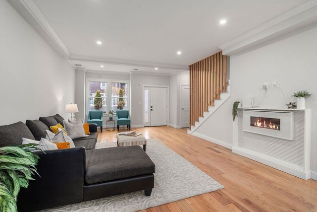 54 Indiana Terrace 54, Newton, MA 02464