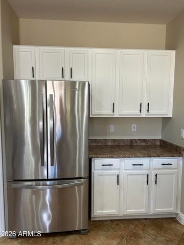 7024 S CLAIBORNE Avenue, Gilbert, AZ 85298