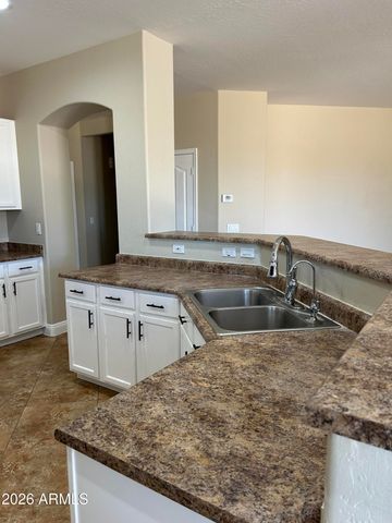 7024 S CLAIBORNE Avenue, Gilbert, AZ 85298