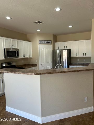 7024 S CLAIBORNE Avenue, Gilbert, AZ 85298