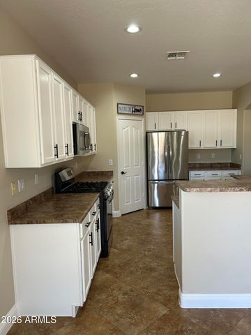 7024 S CLAIBORNE Avenue, Gilbert, AZ 85298