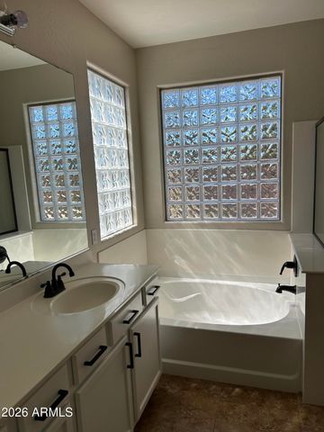 7024 S CLAIBORNE Avenue, Gilbert, AZ 85298