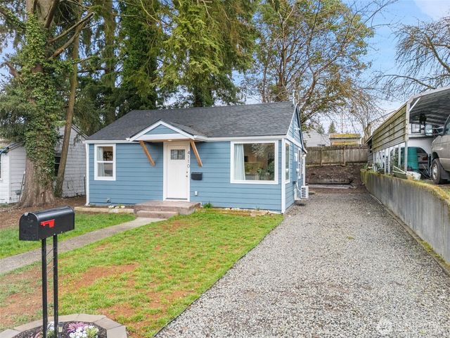 4110 W J Street, Bremerton, WA 98312