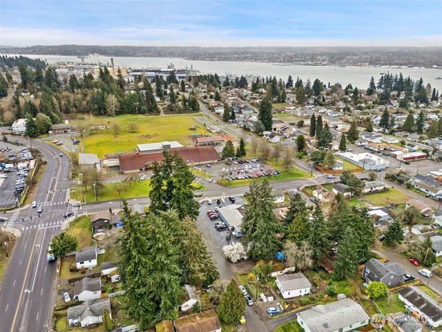 4110 W J Street, Bremerton, WA 98312