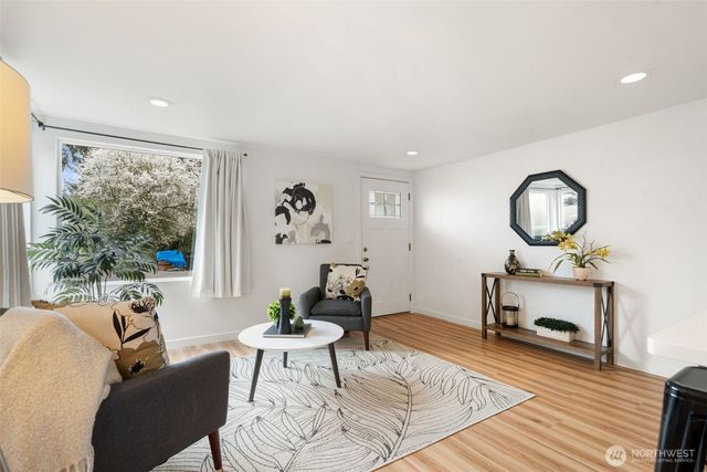 4110 W J Street, Bremerton, WA 98312