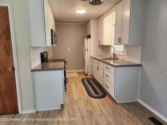 3316 W Willow Street, Lansing, MI 48917