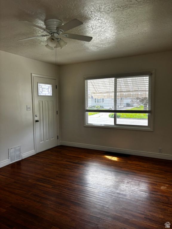Image 3 of property listing at 698 MAPLE ST, Ogden, UT 84403