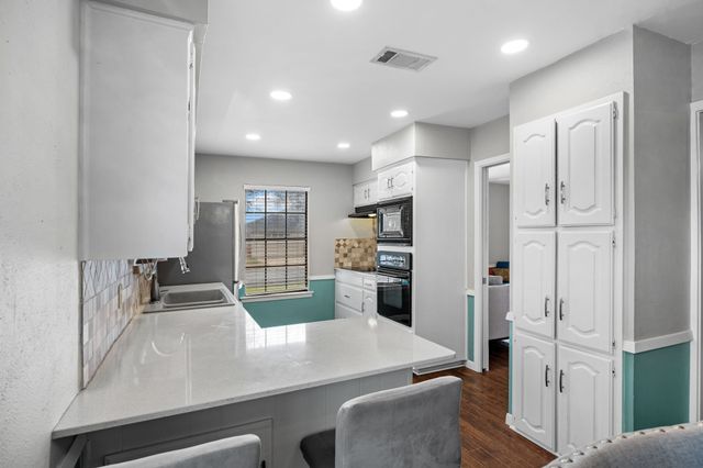 3125 Teakwood Drive, Bedford, TX 76021