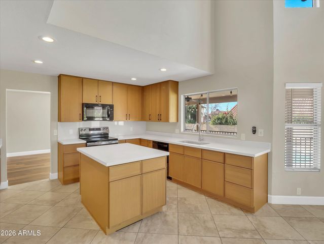 7121 W Windrose Drive, Peoria, AZ 85381