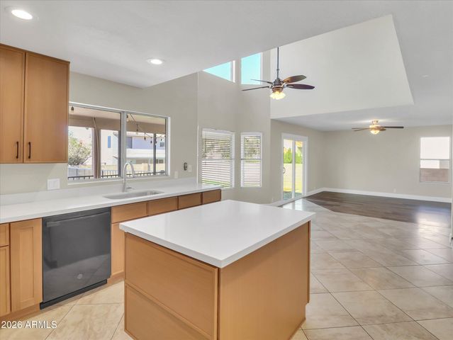 7121 W Windrose Drive, Peoria, AZ 85381