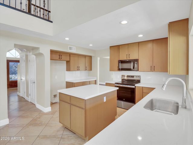 7121 W Windrose Drive, Peoria, AZ 85381