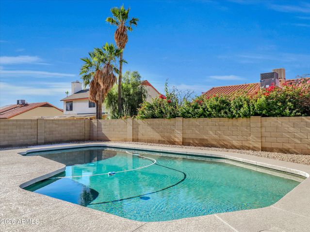 7121 W Windrose Drive, Peoria, AZ 85381