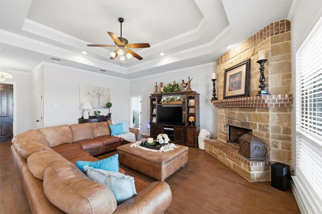 5660 Posada Drive, Fort Worth, TX 76036