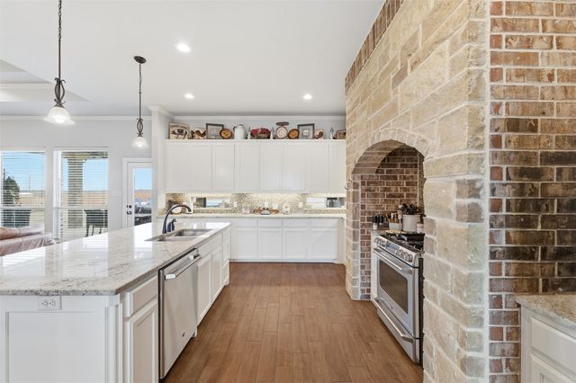 5660 Posada Drive, Fort Worth, TX 76036