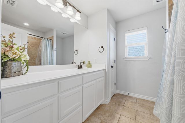 5660 Posada Drive, Fort Worth, TX 76036