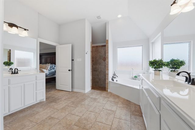 5660 Posada Drive, Fort Worth, TX 76036