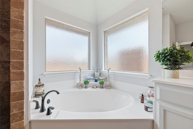 5660 Posada Drive, Fort Worth, TX 76036