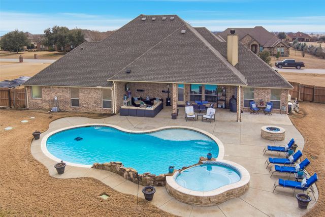 5660 Posada Drive, Fort Worth, TX 76036