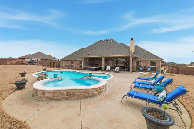 5660 Posada Drive, Fort Worth, TX 76036