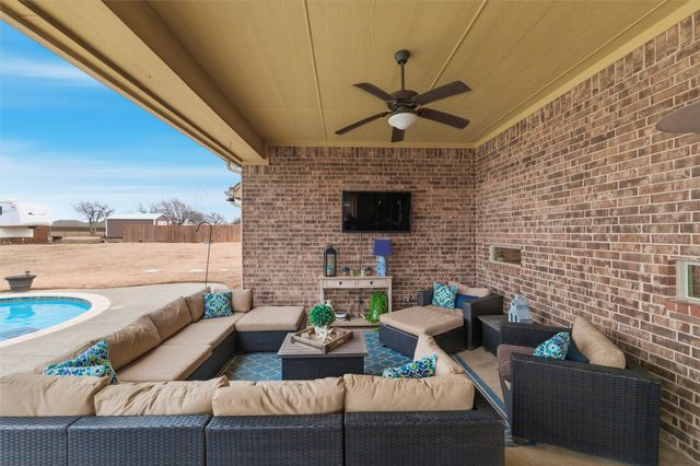 5660 Posada Drive, Fort Worth, TX 76036