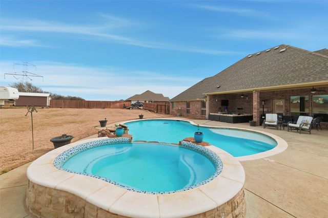 5660 Posada Drive, Fort Worth, TX 76036