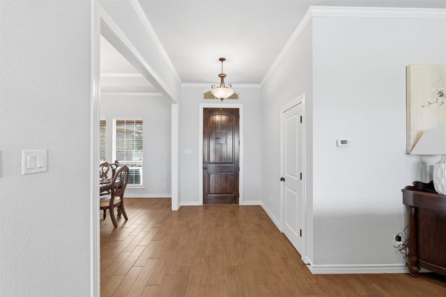 5660 Posada Drive, Fort Worth, TX 76036