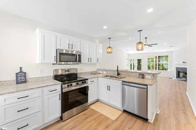 8 Kalmia Court, Greenville, SC 29605