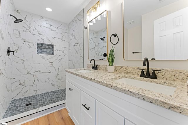 8 Kalmia Court, Greenville, SC 29605