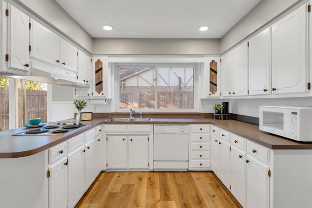 2307 Leonard Court, Arlington, TX 76015