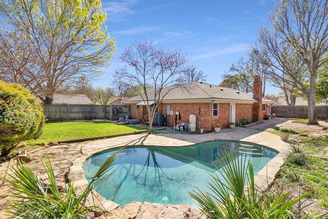 2307 Leonard Court, Arlington, TX 76015