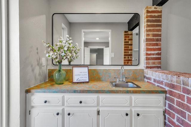 2307 Leonard Court, Arlington, TX 76015