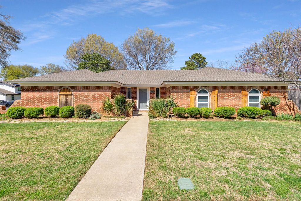 2307 Leonard Court, Arlington, TX 76015