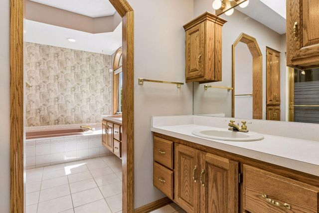 9280 53rd Street N, Lake Elmo, MN 55042