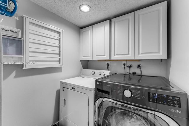 15416 SW 99th Ln, Miami, FL 33196