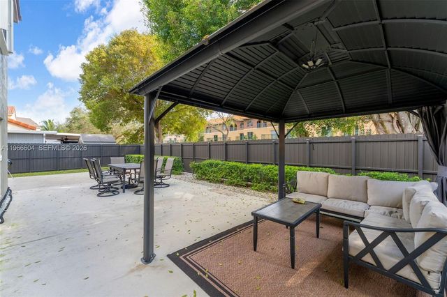 15416 SW 99th Ln, Miami, FL 33196