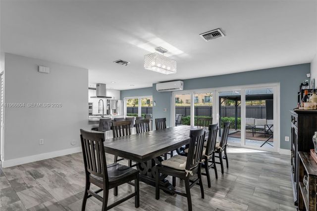 15416 SW 99th Ln, Miami, FL 33196