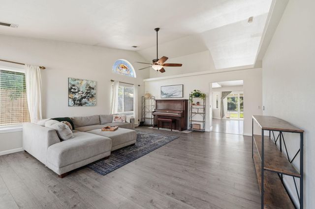 3385 Pioneer Lane, Redding, CA 96001