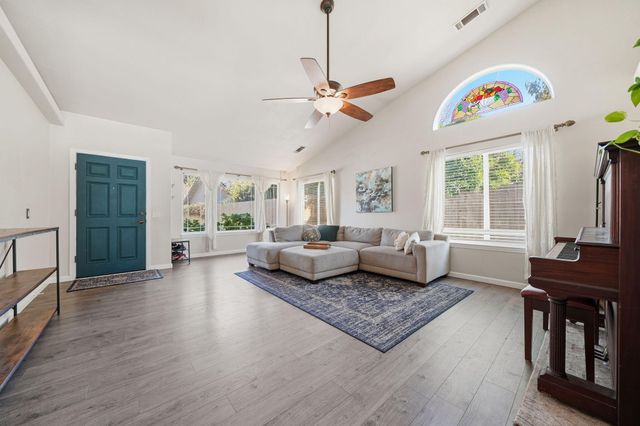 3385 Pioneer Lane, Redding, CA 96001