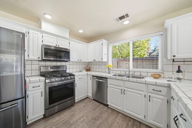 3385 Pioneer Lane, Redding, CA 96001
