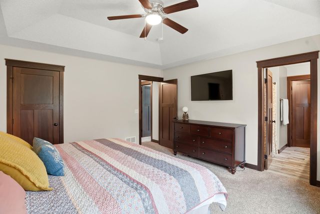 9112 Hamlet Avenue S, Cottage Grove, MN 55016