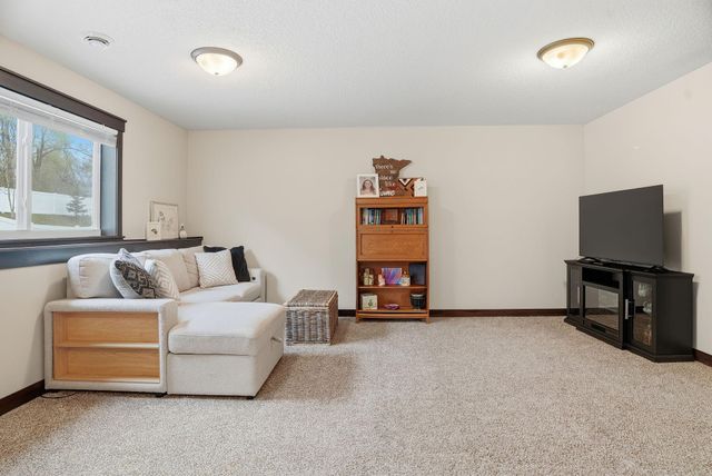 9112 Hamlet Avenue S, Cottage Grove, MN 55016