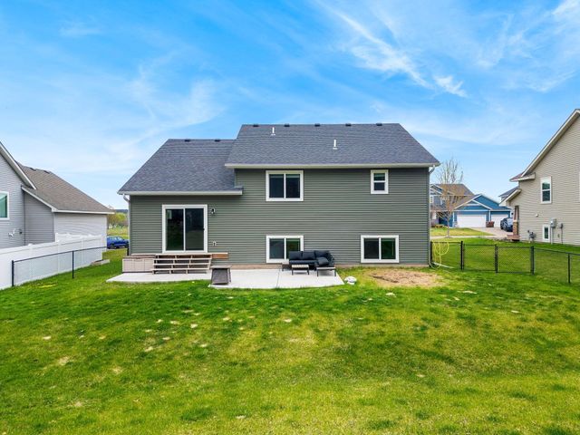 9112 Hamlet Avenue S, Cottage Grove, MN 55016