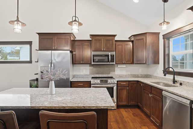 9112 Hamlet Avenue S, Cottage Grove, MN 55016