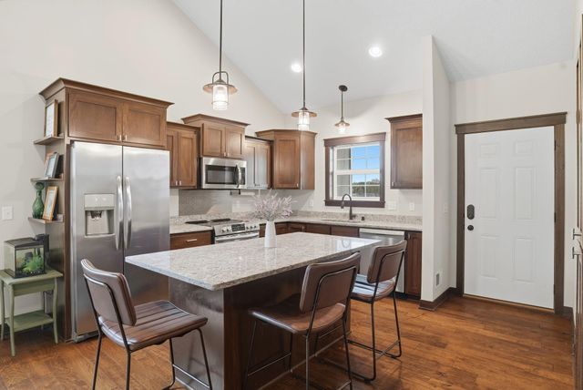 9112 Hamlet Avenue S, Cottage Grove, MN 55016