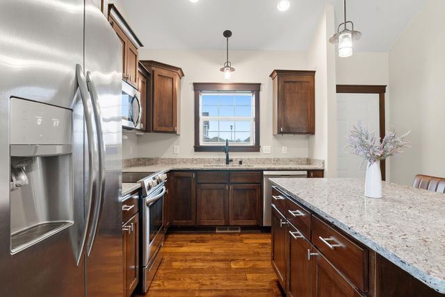 9112 Hamlet Avenue S, Cottage Grove, MN 55016