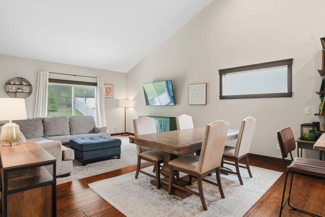 9112 Hamlet Avenue S, Cottage Grove, MN 55016