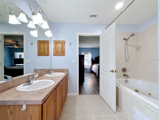 5945 WHITE TAIL LOOP, Lakeland, FL 33811