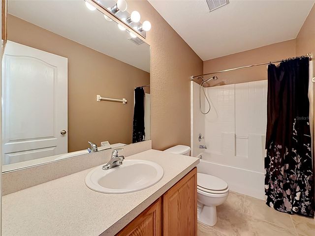5945 WHITE TAIL LOOP, Lakeland, FL 33811