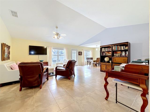 5945 WHITE TAIL LOOP, Lakeland, FL 33811